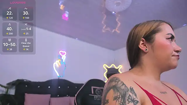 LUNAKITTY TAY online show from June 20, 2026, 11:35 am