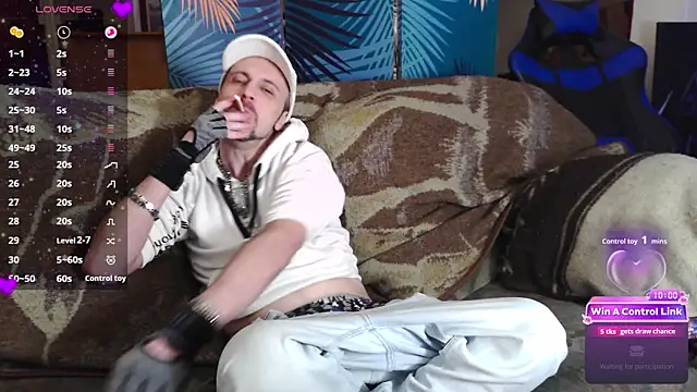 Snapshot of SwatRocShy chatting on February 9, 2026, 9:02 am SwatRocShy online show from February 9, 2026, 9:02 am