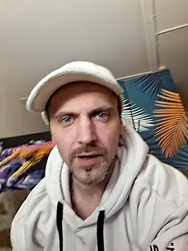 Snapshot of SwatRocShy chatting on March 12, 2026, 7:42 pm SwatRocShy online show from March 12, 2026, 7:42 pm