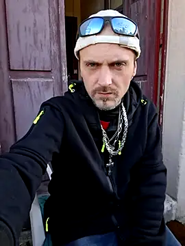 Snapshot of SwatRocShy chatting on March 15, 2026, 7:47 am SwatRocShy online show from March 15, 2026, 7:47 am