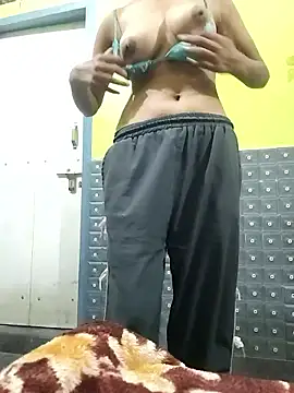 Snapshot of Anika6 chatting on February 20, 2026, 2:28 pm Anika6 online show from February 20, 2026, 2:28 pm