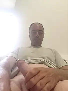 Snapshot of circott chatting on April 21, 2026, 7:47 am circott online show from April 21, 2026, 7:47 am