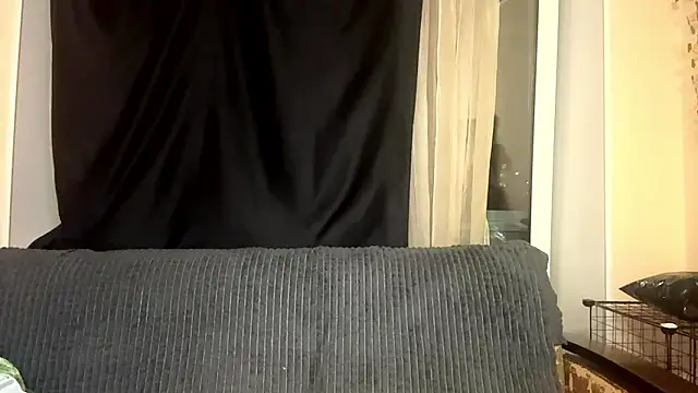 MiaBerlateen online show from March 22, 2026, 4:54 pm