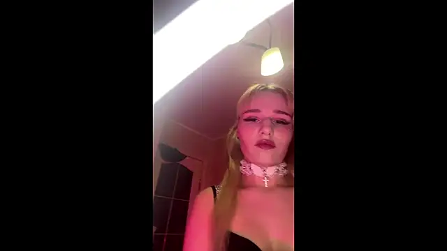 MiaBerlateen online show from March 23, 2026, 5:50 pm