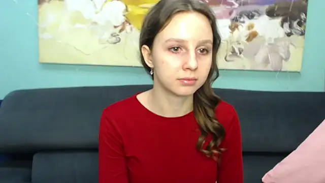 SiennaLuni online show from February 7, 2026, 9:46 am