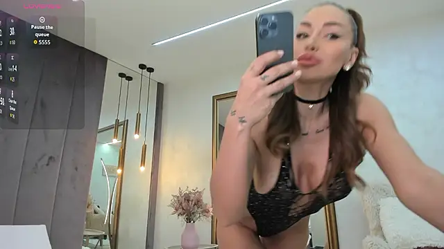 Snapshot of ElinaMoon_ chatting on March 8, 2026, 7:23 am ElinaMoon online show from March 8, 2026, 7:23 am