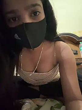 Cutedesigirl online show from April 1, 2026, 5:21 pm