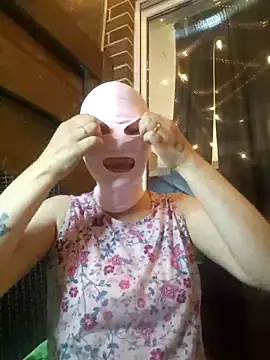 Lolahottele online show from June 10, 2026, 8:52 pm