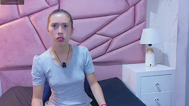 kimberlypink  online show from February 8, 2026, 11:35 am