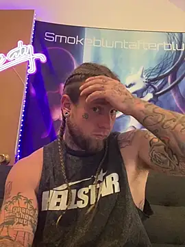 Smokebluntafterblunt online show from April 24, 2026, 3:09 am