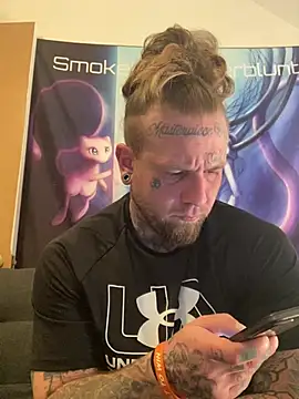 Smokebluntafterblunt online show from May 3, 2026, 3:56 am
