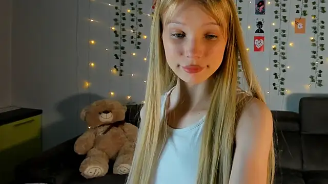 Kiracute18 online show from March 14, 2026, 5:18 pm