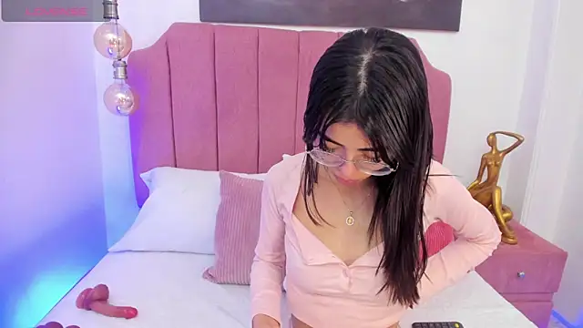 Mia Naive online show from June 12, 2026, 12:04 pm