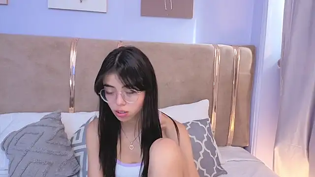 Mia Naive online show from June 18, 2026, 8:13 pm