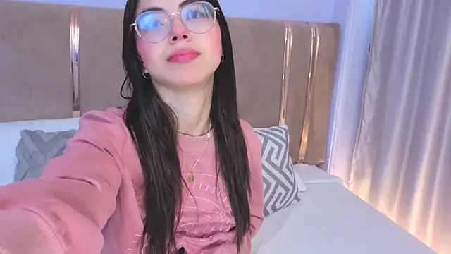Mia Naive online show from June 20, 2026, 12:19 pm