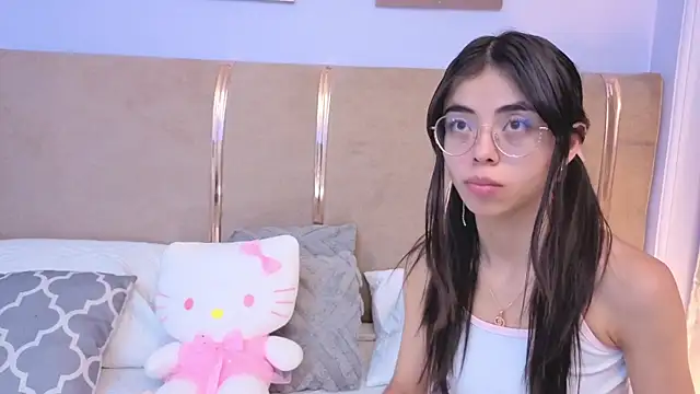 Mia Naive online show from June 25, 2026, 12:53 pm