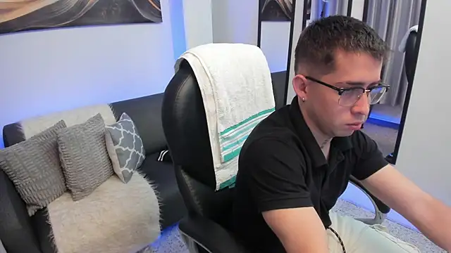 Tommas Jhonson online show from March 25, 2026, 2:17 am