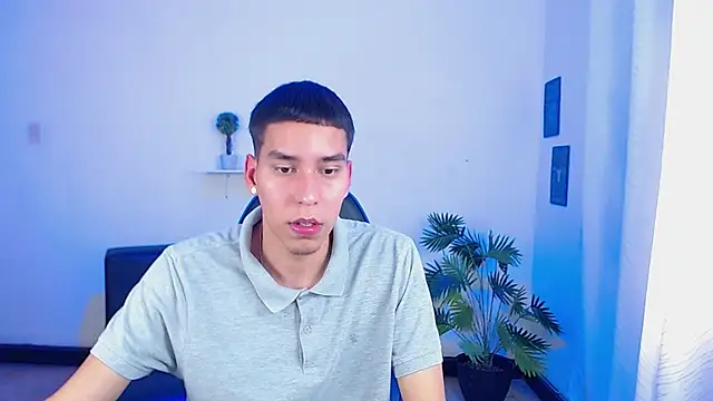 siimon18 online show from February 10, 2026, 2:32 pm