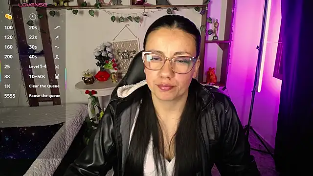 Snapshot of QueenRose94 chatting on April 15, 2026, 12:56 pm QueenRose94 online show from April 15, 2026, 12:56 pm