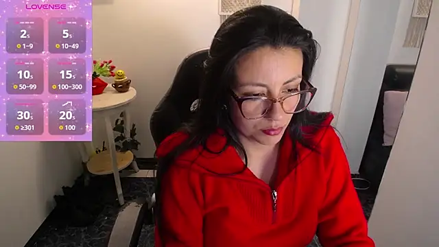 Snapshot of QueenRose94 chatting on April 22, 2026, 12:28 pm QueenRose94 online show from April 22, 2026, 12:28 pm