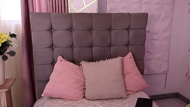 EmmaClark   online show from February 9, 2026, 8:02 pm