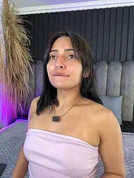 Nanda vixen  online show from April 23, 2026, 11:18 pm