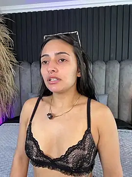 Nanda vixen  online show from April 25, 2026, 8:28 pm