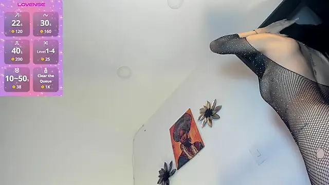 MiaEvans0 online show from May 14, 2026, 7:42 pm