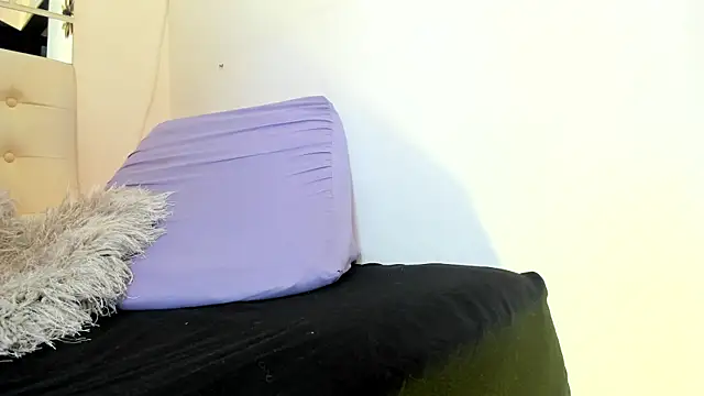 MiaEvans0 online show from June 12, 2026, 7:02 pm