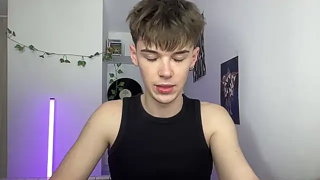 YourMilkyGuy online show from May 13, 2026, 9:33 pm