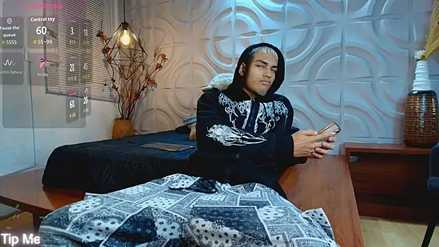 ItsZairen online show from April 24, 2026, 4:59 am
