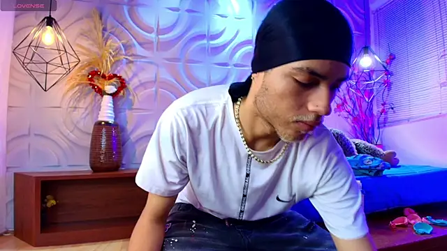 ItsZairen online show from May 7, 2026, 3:45 am