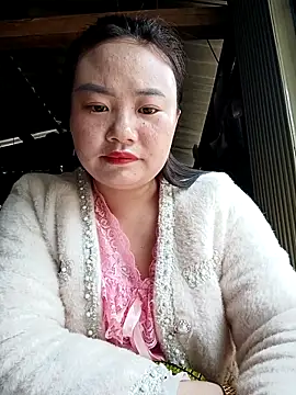 lisn-cute online show from April 29, 2026, 4:05 am