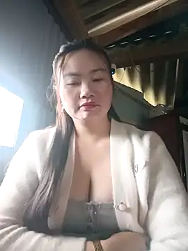 lisn-cute online show from May 3, 2026, 11:33 pm