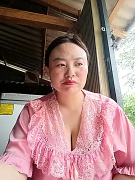 lisn-cute online show from May 7, 2026, 1:55 am