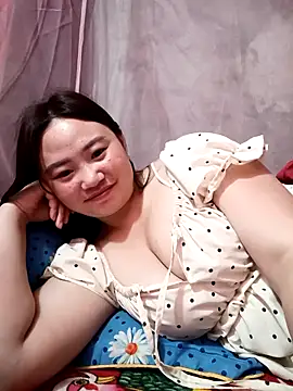 lisn-cute online show from May 11, 2026, 1:50 pm