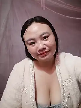 lisn-cute online show from May 18, 2026, 12:51 am