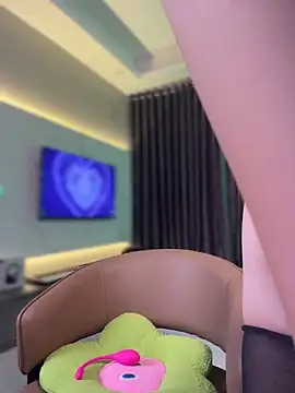AnnyShore online show from May 5, 2026, 11:57 pm