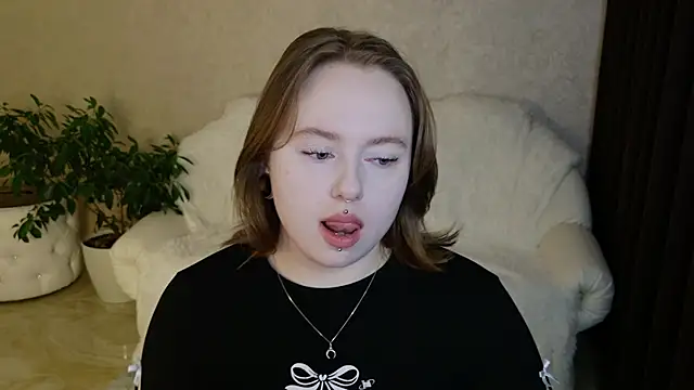 Snapshot of SelenaAsti chatting on February 13, 2026, 7:32 pm SelenaAsti online show from February 13, 2026, 7:32 pm