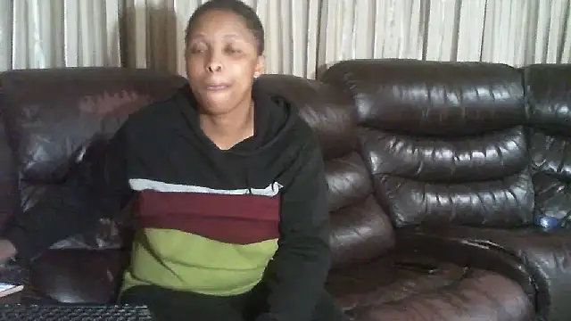 Caramel-Diva online show from April 23, 2026, 1:35 pm