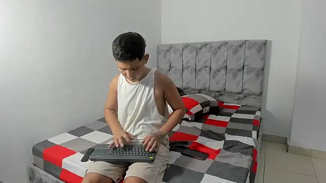 maykyboyx online show from March 3, 2026, 11:21 pm