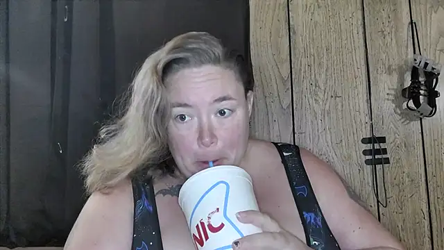 ladylynn13 online show from June 13, 2026, 1:20 pm
