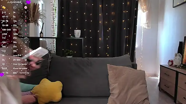 AmyLouWood online show from April 26, 2026, 10:13 am