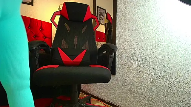 AiraMoreau online show from March 20, 2026, 7:52 pm