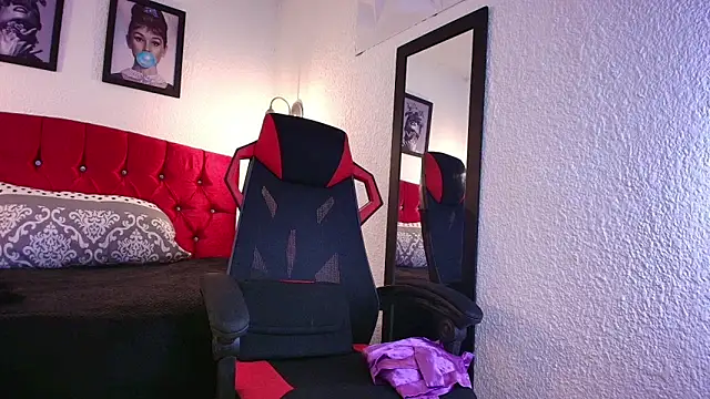 AiraMoreau online show from March 26, 2026, 6:02 pm