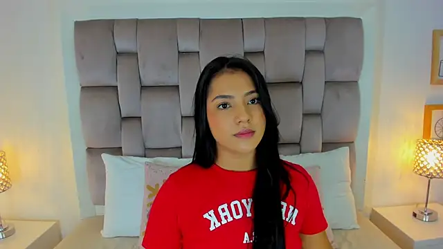 Snapshot of zharia_lux_25 chatting on March 4, 2026, 11:38 am zharia lux 25 online show from March 4, 2026, 11:38 am