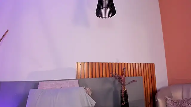 AndraCyruss online show from June 11, 2026, 2:53 am