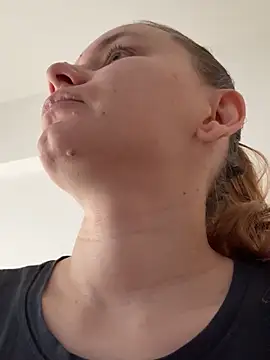 AlessiaandJay online show from April 18, 2026, 8:18 am