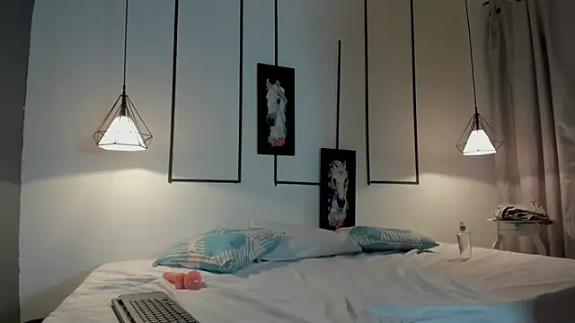 EmilyCorson online show from February 10, 2026, 11:42 pm