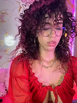 Snapshot of Woo_isDaphne chatting on March 10, 2026, 11:43 pm Woo isDaphne online show from March 10, 2026, 11:43 pm